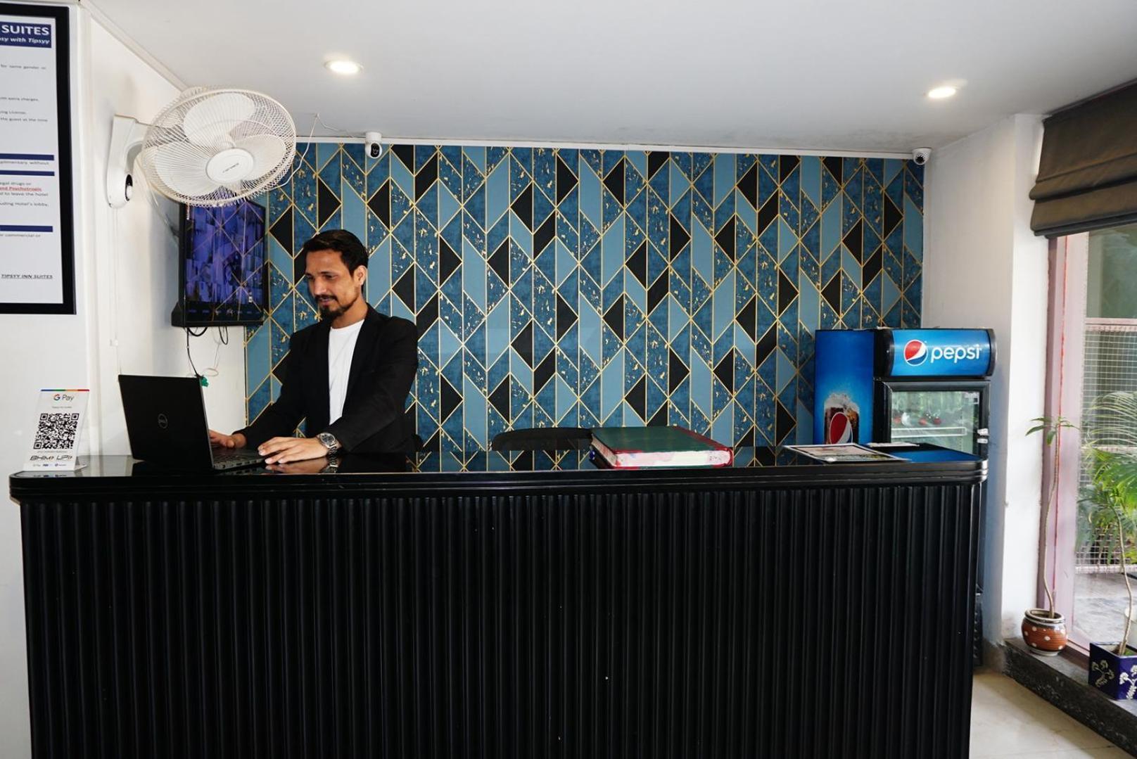 Tipsyy Inn 018 グルガウン エクステリア 写真